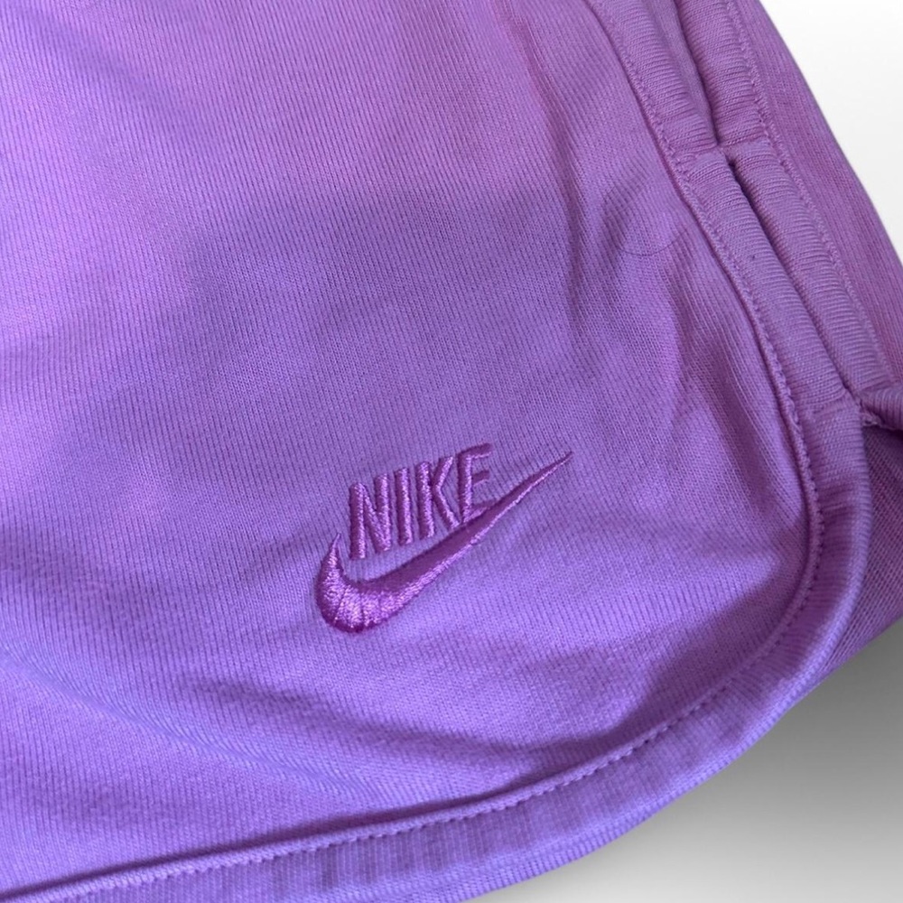 Nike - Picture 2 of 3